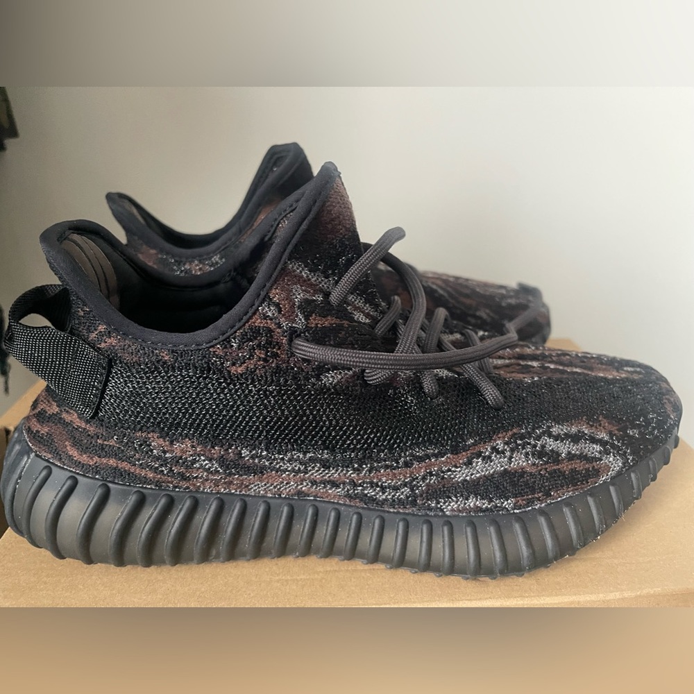 Yeezy Boost 350 V2 - Size 8